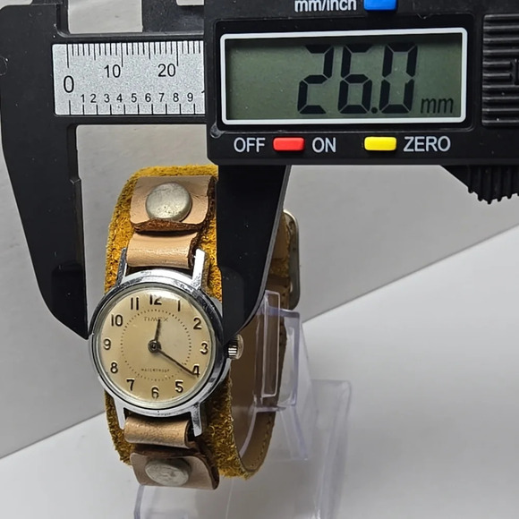 Womens Vintage Rare Timex Sportster Manual Wind Dustproof Watch Keeps Time - Picture 4 of 11